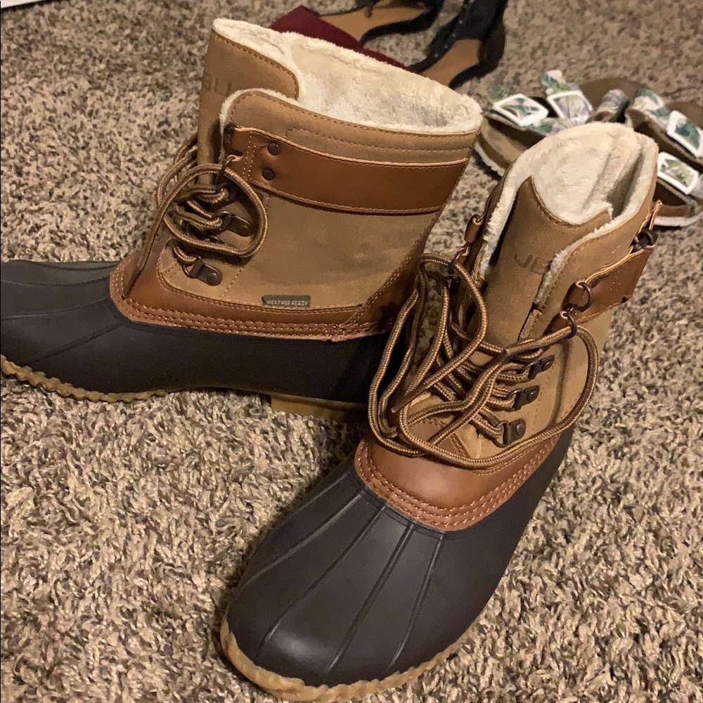 Duck boots